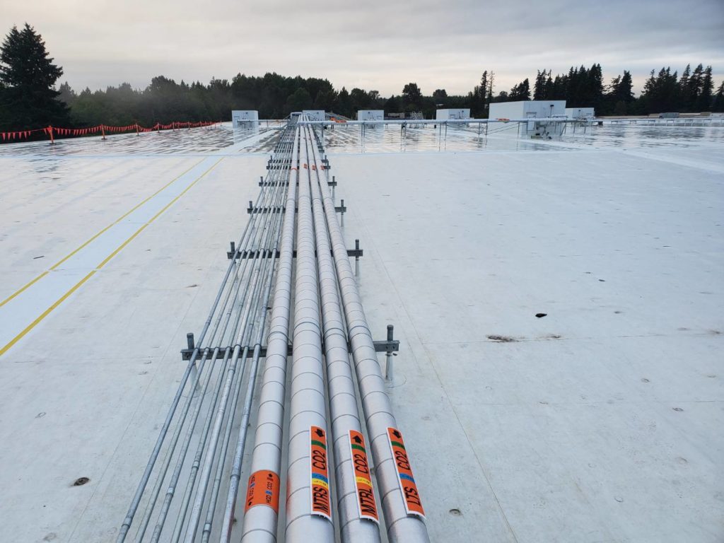 Rooftop piping for UNFI's new refrigeration system.